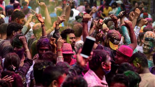 Индия празднует фестиваль красок (фото)