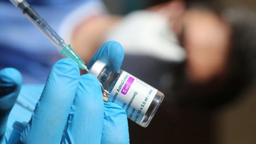 Во Франции два человека скончались от тромбоза после прививки