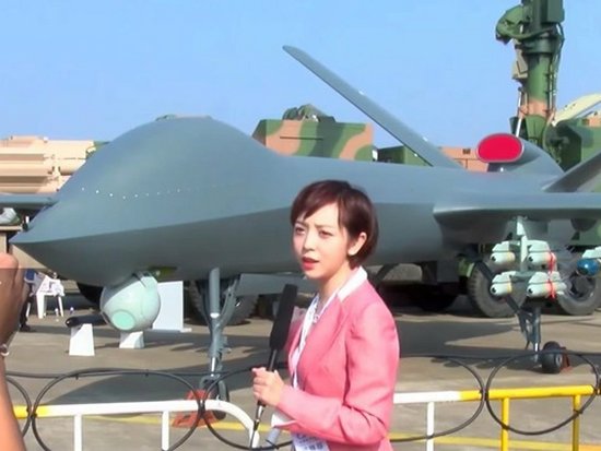 Китайцы представили публике самый большой боевой дрон (видео)