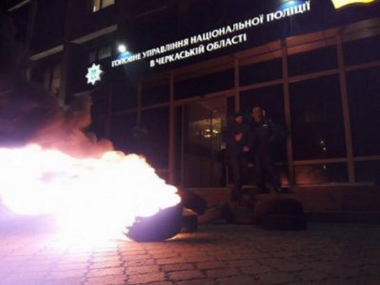 Активисты в Черкассах штурмом захватили помещение областной полиции