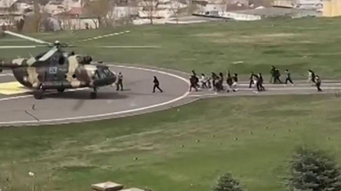 В Армении вертолетами эвакуируют сотрудников Минобороны (видео)