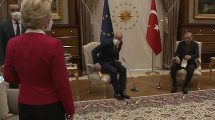 В Евросоюзе отреагировали на инцидент со стулом для главы ЕК в Турции