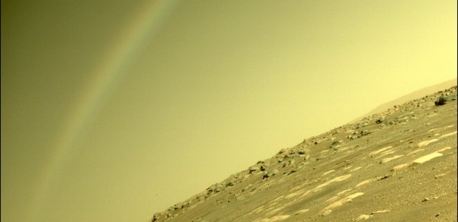 На фото Perseverance с Марса разглядели радугу. В NASA объяснили, что это на самом деле