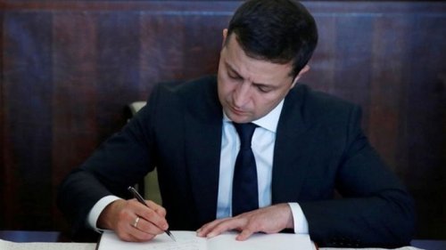 Зеленский подписал закон о коллекторах