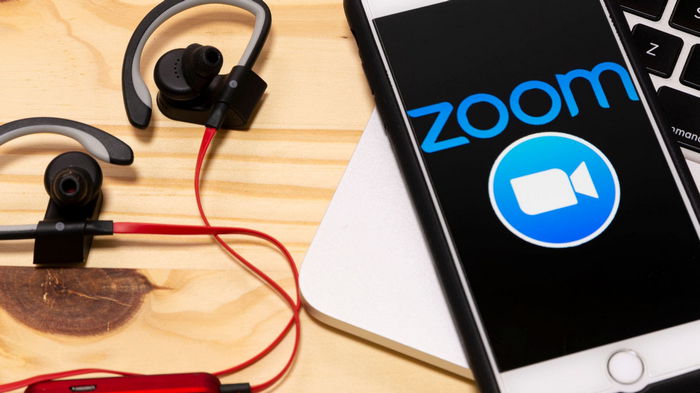 В Zoom появилась новая функция, которая объединяет участников видеозвонков в одной комнате