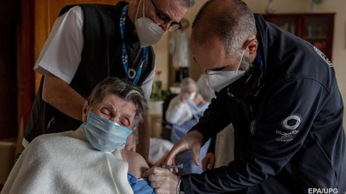В Испании от коронавируса полностью привили почти 5 млн человек