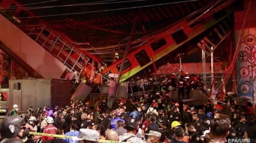 В Мехико мост рухнул под поездом, 15 жертв (видео)