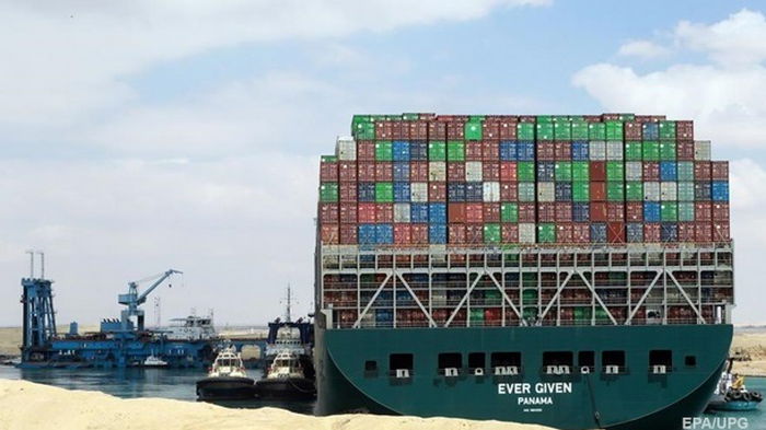 Морские перевозки в мире подорожали до максимума за десятилетие