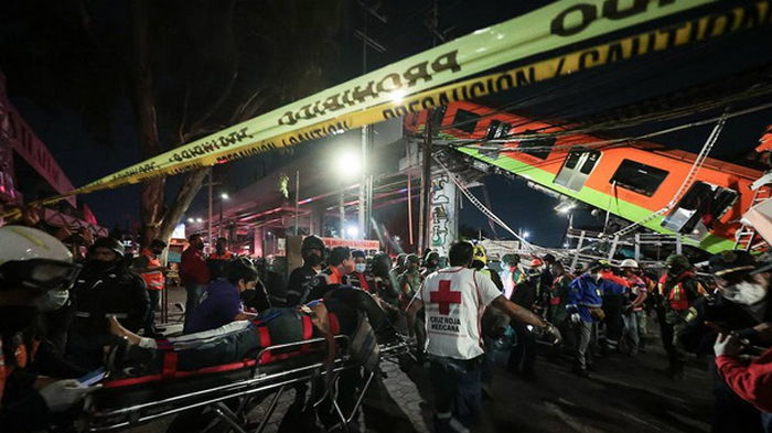 Семьям погибших при крушении поезда метро в Мехико выплатят компенсацию
