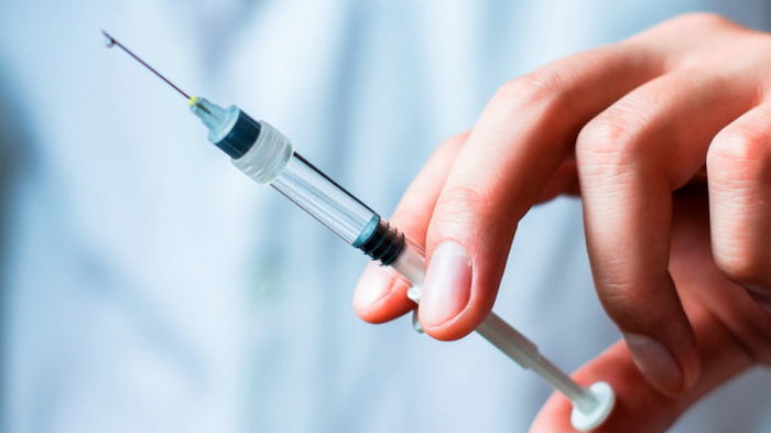 В Великобритании две трети взрослых получили первую дозу вакцины от COVID-19