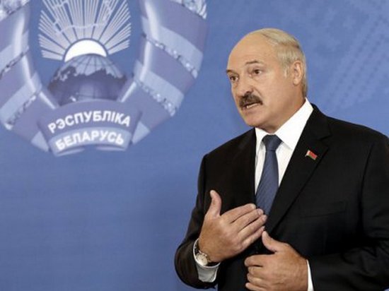 Александр Лукашенко заявил об увеличении потока оружия из Украины