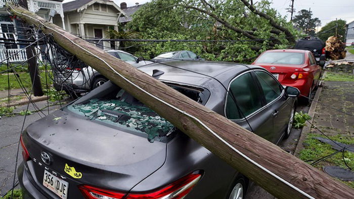 Торнадо в США повредил дома и авто (видео)
