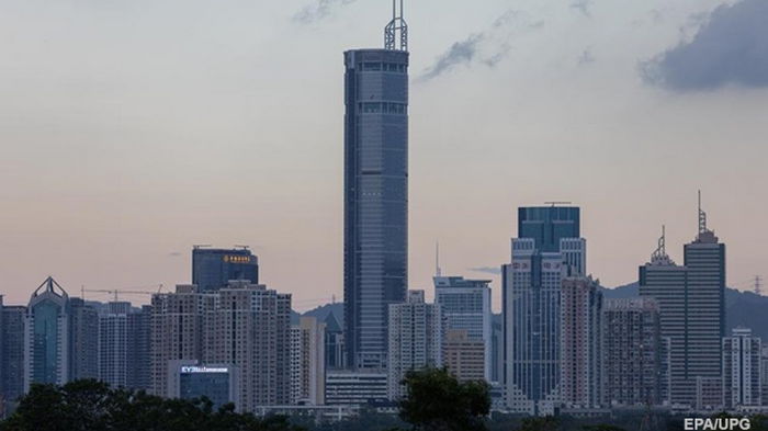 В Китае трясущийся небоскреб напугал тысячи людей (видео)