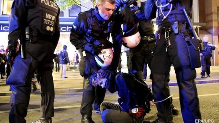 В Дрездене в столкновениях с футбольными фанами пострадали 185 полицейских