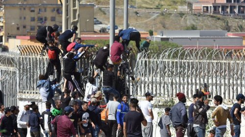В Испании наплыв беженцев: в ее анклав Сеута за день прибыло 6000 марокканцев
