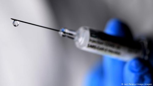 За большинство фейков против COVID-вакцинации ответственны всего 12 человек
