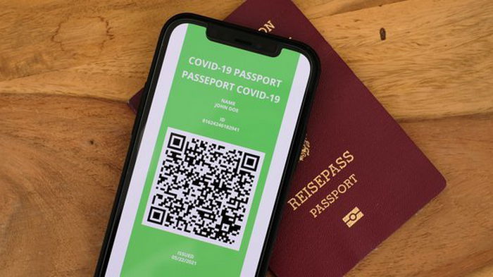 Три страны уже согласились признать COVID-паспорта Украины – Шмыгаль
