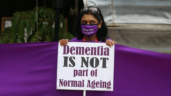 В США одобрили первый за 20 лет новый препарат от болезни Альцгеймера