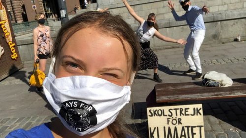 Грета Тунберг вновь протестует под шведским парламентом