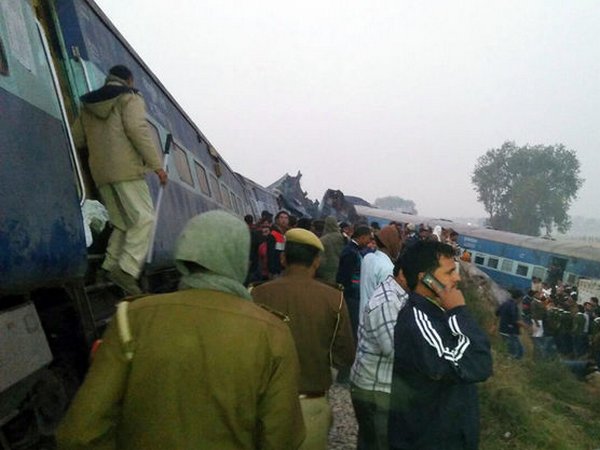 Железнодорожная авария в Индии: десятки погибших