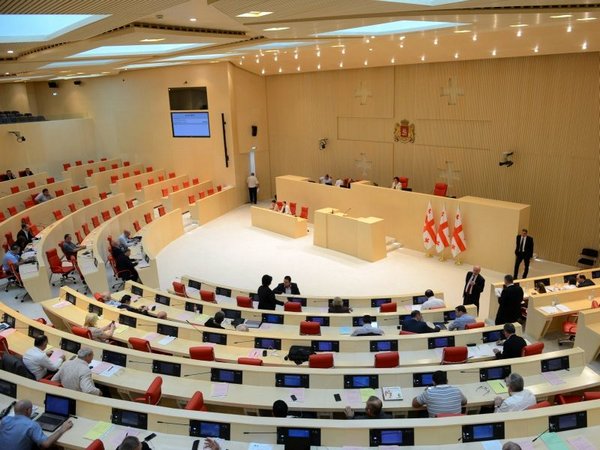 Грузинский парламент утвердил новое правительство страны