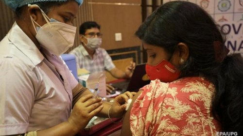 Индия опередила США по количеству COVID-прививок