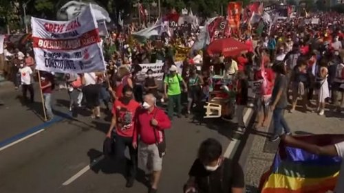 В Бразилии на фоне скандала с вакциной вспыхнули протесты против президента (видео)