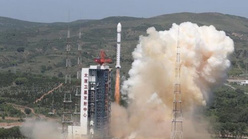 Китай вывел на орбиту пять спутников