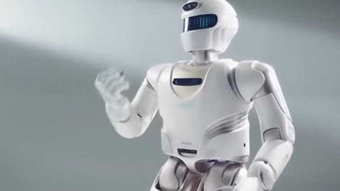 Китайцы показали прототип домашнего человекоподобного робота (видео)