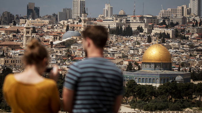 В Израиле решили вернуть COVID-пропуска и вводят запрет на посещение четырех стран