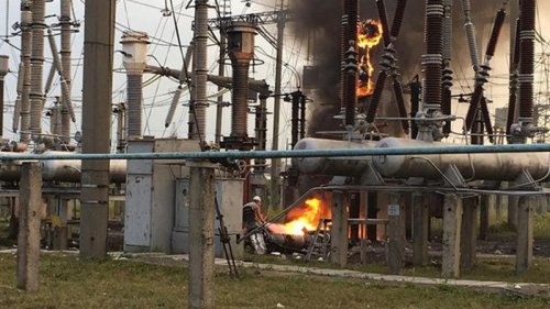 В Ровно пропадал свет из-за пожара на трансформаторе (фото)