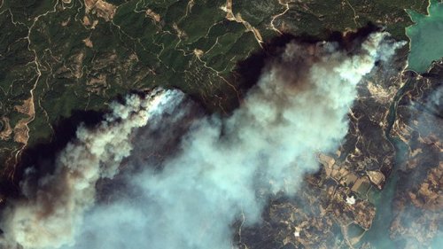 Появились спутниковые фото горящих курортов Турции