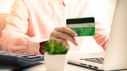 Как безопасно взять онлайн кредит на карту через сервис микрокредитования