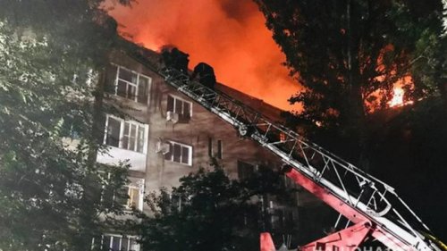 Полиция расследует причины пожара в многоэтажке в Запорожья