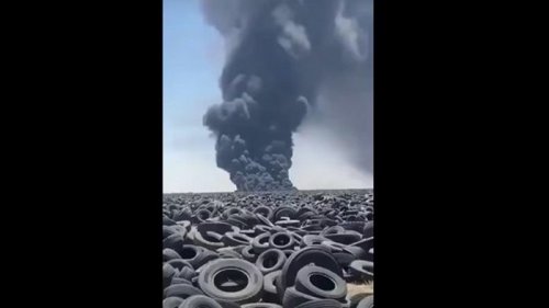 В Кувейте пожар на крупнейшей в мире свалке покрышек (видео)