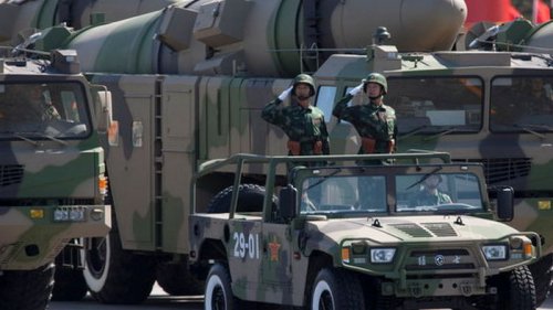 Китай строит больше 200 шахт для ядерных ракет. Они обгонят по количеству бомб Россию – FT