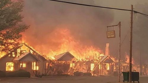 В США лесной пожар полностью уничтожил город (фото)