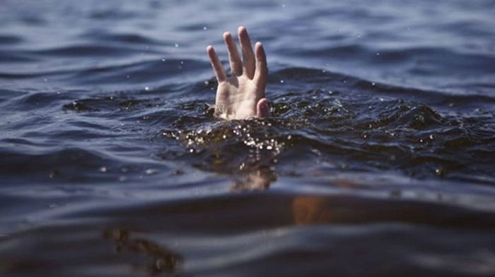 На Черниговщине двух человек убило током в озере - СМИ