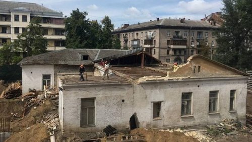В Киеве активисты остановили снос здания XIX века