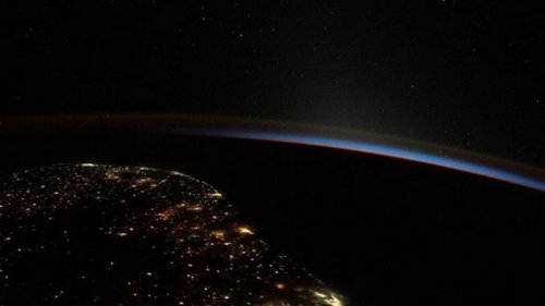 NASA показало снимок начала дня над Землей