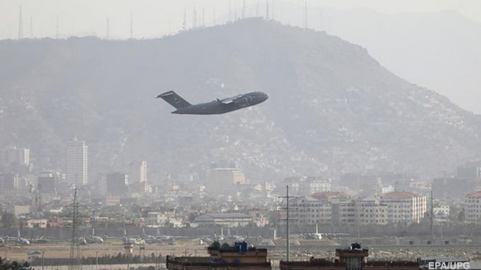 В МИД отрицают захват самолета в Кабуле