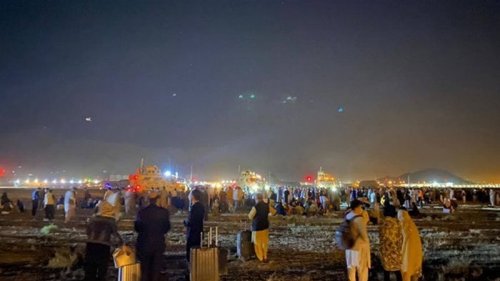 Более 10 тысяч человек ожидают эвакуации в аэропорту Кабула