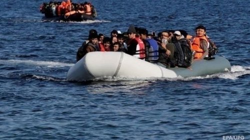 У берегов Британии перехватили рекордное количество нелегалов на 30 лодках