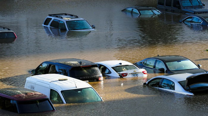 Украину могут наводнить утопленные автомобили из США