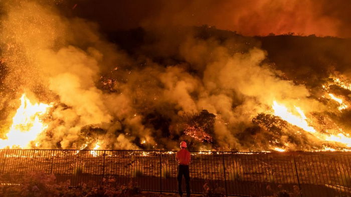 Более 4400 пожарных локализуют пожар в Калифорнии