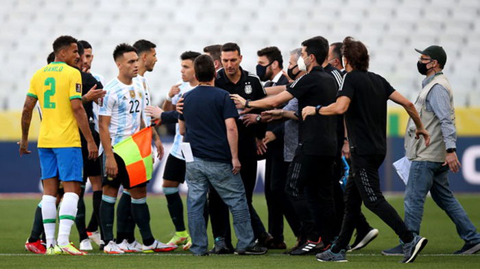Сборная Аргентины ушла с поля в матче против Бразилии