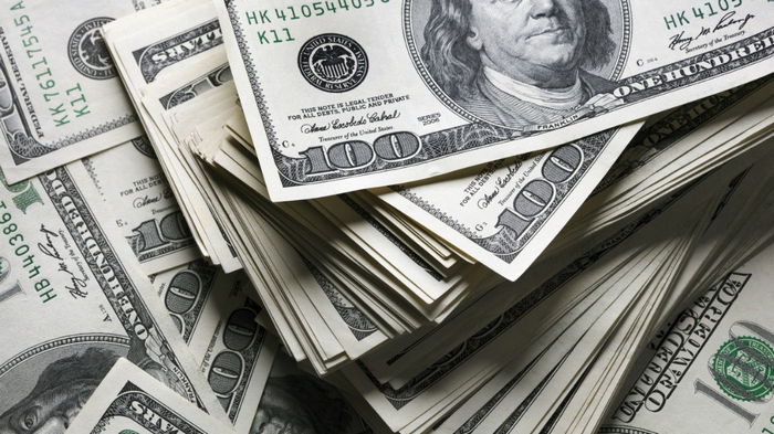 Нацбанк спасает доллар от обвала