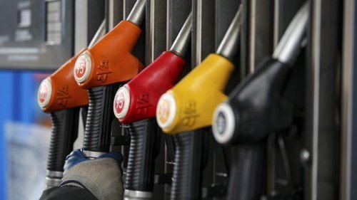 Сети АЗС повысили цены на бензин и дизтопливо