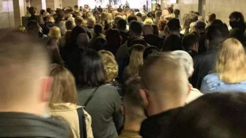 Коллапс в метро Киева: на станции Позняки огромная очередь