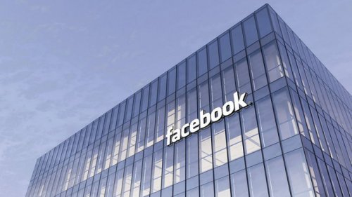 Facebook за $100 млн выкупит неоплаченные счета малого бизнеса